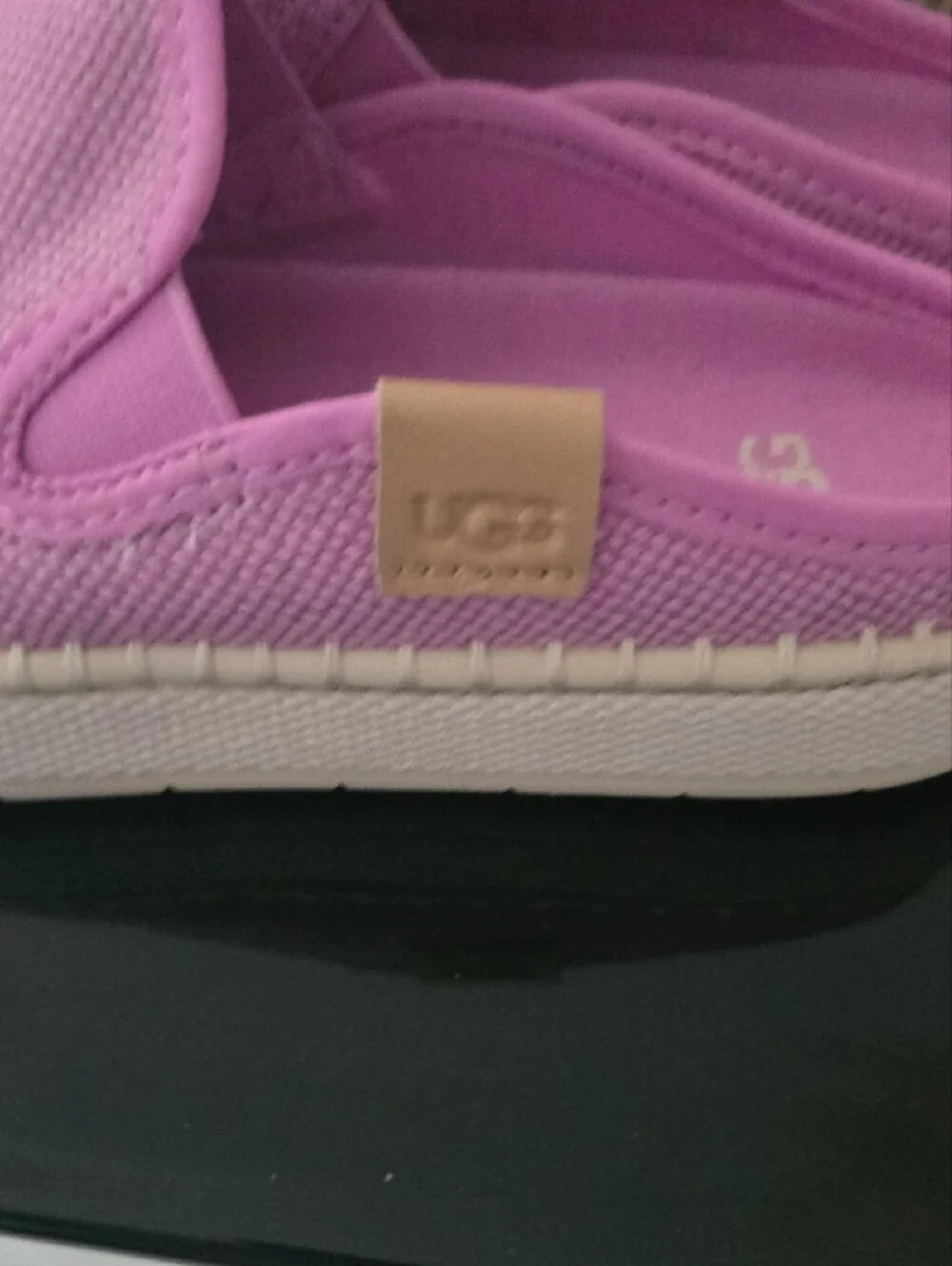 UGG lightweight slip
